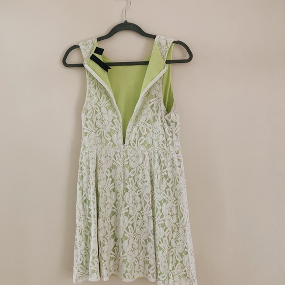 Petticoat Alley Lace Dress - Picture 4 of 5